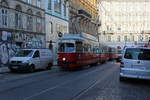 Wien Wiener Linien SL 49 (E1 4549 (Bombardier-Rotax 1975) + c4 1359 (Bombardier-Rotax 1976)) VII, Neubau, Breite Gasse am 15. Oktober 2018. - Um 1850 wurde diese Gasse als ungewöhnlich breit betrachtet, weshalb sie ihren heutigen Namen erhielt.