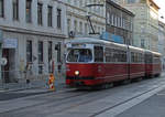 Wien Wiener Linien SL 49 (E1 4554 + c4 1356 (Bombardier-Rotax 1976)) XV, Rudolfsheim-Fünfhaus, Fünfhaus, Märzstraße am 16. Oktober 2018.