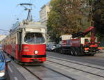 Wien Wiener Linien SL 49 (E1 4549 + c4 1359) XIV, Penzing, Hütteldorf, Linzer Straße am 17. Oktober 2018. - Hersteller der beiden Wagen: Bombardier-Rotax, vorm. Lohnerwerke, in Wien-Floridsdorf. Baujahre: 1975 (E1 4549) und 1976 (c4 1359).