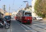 Wien Wiener Linien SL 49 (E1 4513 + c4 1338) XIV, Penzing, Hütteldorf, Linzer Straße am 18. Oktober 2018. - Hersteller und Baujahre: Lohnerwerke 1972 (E1 4513); Bombardier-Rotax, vorm. Lohnerwerke, 1975 (c4 1338).