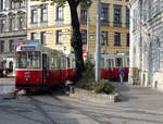 Wien Wiener Linien: Der Bw c5 1417 und der Tw E2 4017 beim Rangieren vor dem Straßenbahnbetriebsbahnhof Gürtel (XVIII, Währing, Währinger Gürtel / Marsanogasse) am 20.