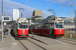 Wien Wiener Linien SL D (E2 4019 + c5 1419 / E2 4016 + c5 1416) X, Favoriten, Karl-Popper-Straße / Alfred-Adler-Straße (Endstation) am 14. Feber/ Februar 2019. - Hersteller der Tw: SGP. Hersteller der Bw: Bombardier-Rotax. Baujahre: 1978 (E2 4016, c5 1416 und c5 1419), 1979 (E2 4019).