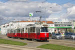 Gastspiel über der Donau: E2 4038 mit c5 1464 auf der Linie 31 in der Haltestelle Hanreitergasse, 06.04.2019