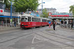 Wien Wiener Linien SL 26 (E1 4827 (SGP 1974) + c4 1328 (Bombardier-Rotax 1975)) XXI, Floridsdorf, Schloßhofer Straße / Franz-Jonas-Platz / ÖBB-Bahnhof Floridsdorf am 9.