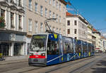 Wien    Wiener Linien ULF B1 704 mit der Vollerbung für das Tennis Turnier welches Ende Oktober in der Wiener Stadthalle stattfindet, Märzstraße, 26.09.2019.