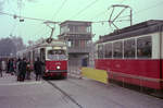 Wien Wiener Stadtwerke-Verkehrsbetriebe / Wiener Linien: Gelenktriebwagen des Typs E1: E1 4495 hält am 1.