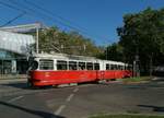 Am 11.9.2019 waren zwei E1-c4-Züge auf der Wiener Linie 25 unterwegs.