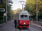 Wien Wiener Stadtwerke-Verkehrsbetriebe / Wiener Linien: Gelenktriebwagen des Typs E1: E1 4545 als SL 49 Hütteldorf, Bujattigasse (Endstation, Einstieg) am 20.