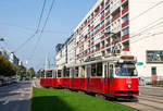 Wien     Wiener Linien E2 4006 + 1406 als Linie 5 zum Praterstern, Nordbahnstraße, 20.10.2020.