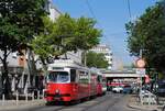 E1 4552 + c4 1336 als Linie 25 in der Schloßhoferstraße.