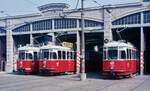 Scan vom Dia: Die Tw. 716, 723 und 713 der Type F konnten am 28.08.1983 vor der Halle II des Bhf. Brigittenau festgehalten werden.