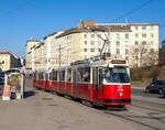 Wien     Wiener Linien E2 4038 + 1438 als Linie 18, St Marx, 02.03.2022.