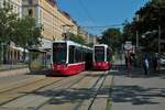 Wiener Linien Bombardier Flexity Wagen 328 und 306 am 20.06.22 in Wien 