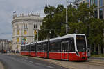 Flexity Wien 316, auf der Linie 71 fährt am 31.08.2022 zur Haltestelle Am Heumarkt.