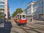 Anlsslich des Tramwaytages am 25.09.2021 war ein M-k6-Zug, bestehend aus M 4101 und einem unbekannten k6 als Zubringer unterwegs.  AUf dem Weg von der Schlachthausgasse am Straenbahnmuseum zum Zentralfriedhof befand sich der Zug kurz vor der Haltestelle Enkplatz im 11. Wiener Gemeindebezirk Simmering.