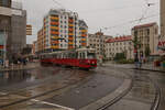 Wenige Monate vor dem Letzteinsatz der E1-c4-Züge auf der Wiener Linie 26 war E1 4862 mit c4 1323 am 27.09.2021 auf dem Weg von Strebersdorf zur Hausfeldstraße.