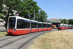 Im Juni 2021 wirkten die Bombardier/Alstom Flexity 300 noch exotisch, mittlerweile sind sie ein fixer Bestandteil auf den wiener Straßenbahngleisen. Hier zu sehen der Triebwagen 310 auf der Linie 6 zur Burggasse-Stadthalle beim verlassen der Station Margaretengürtel am 16.06.2021.