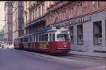 Wien Wiener Stadtwerke-Verkehrsbetriebe (WVB) SL 167 (E1 4716 (SGP 1969)) I, Innere Stadt, Akademiestraße im Juli 1975.