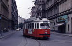 Wien Wiener Stadtwerke-Verkehrsbetriebe (WVB) SL 52 (E 4404 (Lohnerwerke 1961)) I, Innere Stadt, Eschenbachgasse / Burgring im Juli 1975.