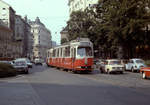 Wien Wiener Stadtwerke-Verkehrsbetriebe (WVB) SL 65 (E2 4007 (SGP 1978)) IV, Wieden, Wiedner Hauptstraße im Juli 1982. - Scan eines Diapositivs. Film: Kodak Ektachrome. Kamera: Leica CL.