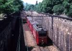 Wien Wiener Stadtwerke-Verkehrsbetriebe WVB Stadtbahnlinie WD (N1 2881): In der Nähe vom Schloss Schönbrunn am 15.