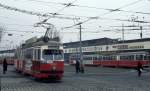 Wien Wiener Stadtwerke-Verkehrsbetriebe (WVB) SL O (E1 4757 (SGP 1971) / SL 5 (E1 4770 / E1 4773 (die beiden: SGP 1972) II, Leopoldstadt, Praterstern am 27. Jänner 1974. - Scan eines Diapositivs. Film: Kodak Ektachrome. Kamera: Minolta SRT-101.