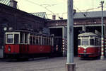 Wien Wiener Stadtwerke-Verkehrsbetriebe (WVB): Die Triebwagen SH 6212 (Arbeitswagen) und L3 489 (SL J) befanden sich am 17. Juli 1974 im Bahnhof Ottakring. - Der SH 6212 wurde 1913 als K 2299 von der Grazer Waggonfabrik hergestellt; 1968 wurde der Tw Arbeitswagen und erhielt in dieser Verbindung die Bezeichnung SH und die Nummer 6212. - Den Tw L3 489 stellten die Lohnerwerke 1959 her. - Scan eines Diapositivs. Film: AGFA CT 18. Kamera: Minolta SRT-101.   