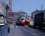 Wien Wiener Stadtwerke-Verkehrsbetriebe (WVB) SL 6 (E1 4815 (Lohnerwerke 1972)) XI, Simmering, Grillgasse am 3. Mai 1976. - Scan eines Diapositivs. Kamera: Leica CL.