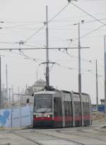 Fahrzeug 6 als O Richtung Praterstern bei Wien Sdbahnhof am 6.4.2012.