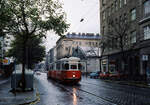 Wien Wiener Stadtwerke-Verkehrsbetriebe (WLB) SL 132 (F 746 (SGP 1964)) XX, Brigittenau, Klosterneuburger Straße / Karl-Czerny-Gasse am 31. Oktober 1976. - Scan eines Diapositivs. Film: Kodak Ektachrome. Kamera: Leica CL.