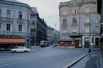 Wien Wiener Stadtwerke-Verkehrsbetriebe (WVB) SL 8 (E1 4842 (SGP 1975)) XV, Rudolfsheim-Fünfhaus, Sechshaus, Ullmannstraße / Diefenbachgasse im Juli 1977.