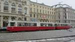 Straenbahn 4031 der Wiener Linien am Schwarzenbergplatz auf dem Weg nach Nudorf.(25.3.2013)