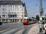 Wien WL SL D (E1 4517 + c3 1217) Sdbahnhof im Juli 2005.