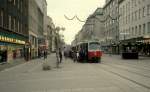 Wien WVB SL 6 (E2 4304) Quellenstrasse / Favoritenstrasse im Dezember 1980.