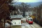 E2 4056 wartet im Herbst 2005 in der Endhaltstelle Rodaun auf Fahrgäste