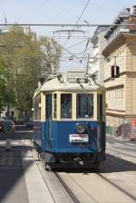 Der mustergültig restaurierte WLB 224 als Zubringer zum Wiener Tramwaytag am 25.April 2015 auf der Linie 71 bei der Haltestelle Rennweg.