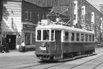 Altwiener Wirtshaus mit passendem Triebwagen: WLB 224 als Zubringer zum Wiener Tramwaytag am 25.April 2015 auf der Linie 71 bei der Haltestelle Fickeystraße.