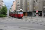 Wien Wiener Linien SL 1 (E2 4001 + c5 1401) Knöllgasse / Quellenstrasse
am 30. April 2015.