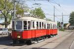 WStW-VB M 4033 + m3 5356 am 25.April 2015 als Zubringer zum Wiener Tramwaytag in der Haltestelle Weissenböckstraße.