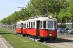 WStW-VB M 4033 + m3 5356 am 25.April 2015 als Zubringer zum Wiener Tramwaytag vor der Haltestelle Weissenböckstraße.