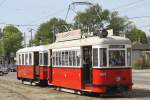 VEF T1 408 + m3 5400 am 25.April 2015 als Zubringer zum Wiener Tramwaytag zwischen den Haltestell Hauptwerkstätte und Zentralfriedhof Tor 4.