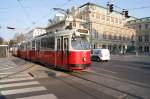 Ein E2-c5-Zug geführt von Tw 4313 ist am 23.03.2015 auf Linie 71 unterwegs und hat gerade die Haltestelle Kärntner Ring verlassen.