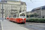 Wien WVB SL 44 (E 4401) Schottentor am 27. August 1969. - Die Serie E 4401 - 4459 wurde in den Jahren 1959 bis 1966 von den Lohnerwerken GmbH in Wien-Floridsdorf gebaut. - Neuer Scan direkt von einem Farbnegativ. 