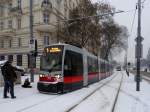 767 hatte als Linie 1 am Weg zur Prater-Hauptallee im Bereich der Schallautzerstraße einen kleinen Unfall mit einem schleudernden KFZ; 160123