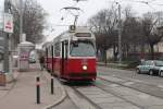 Wien Wiener Linien SL 6 (E2 4098) Polkorabplatz am 18. Februar 2016.