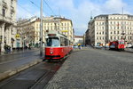 Wien Wiener Linien SL D (E2 4002 + c5 1402) Innere Stadt, Schawarzenbergplatz am 24.