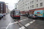 Wien Wiener Linien SL 33: Der ULF A 1 erreicht am 18.