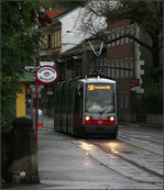 Eine einfache Haltestelle mit großem Namen -

Haltestelle Schloss Schönbrunn der Wiener Straßenbahnlinien 10 und 58.

04.10.2016 (M)