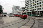 Wien Wiener Linien SL 25 (E1 4824 (SGP 1974) + c4 1338 (Bombardier-Rotax 1975)) XXII, Donaustadt, Erzherzog-Karl-Straße / Konstanziagasse.