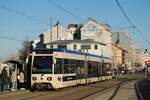 Tw.401 als Verstärkerzug nach Wiener Neudorf in der Haltestelle Bahnhof Meidling.